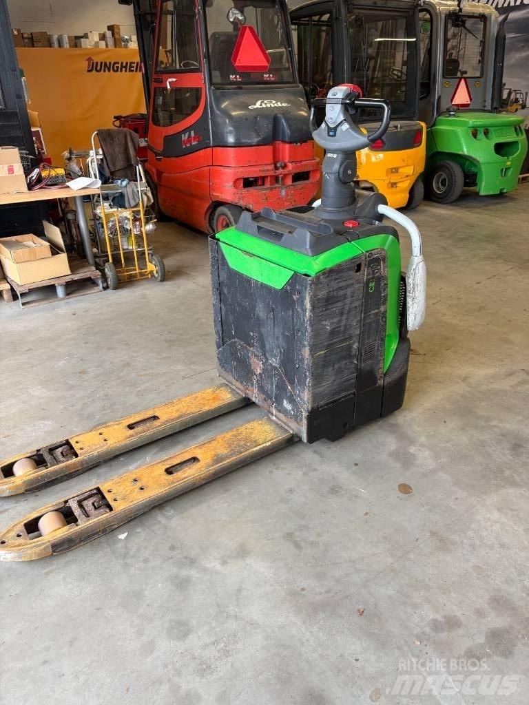Cesab P 320 Lavtløftende truck med platform