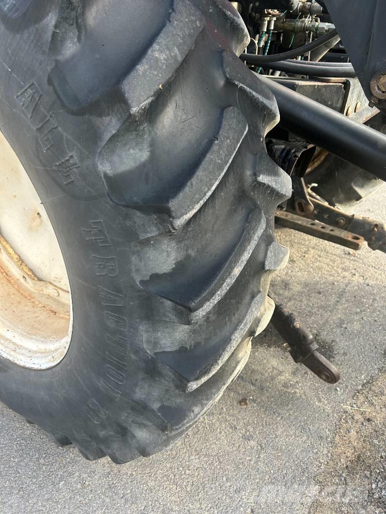 New Holland TV 140 Traktorer