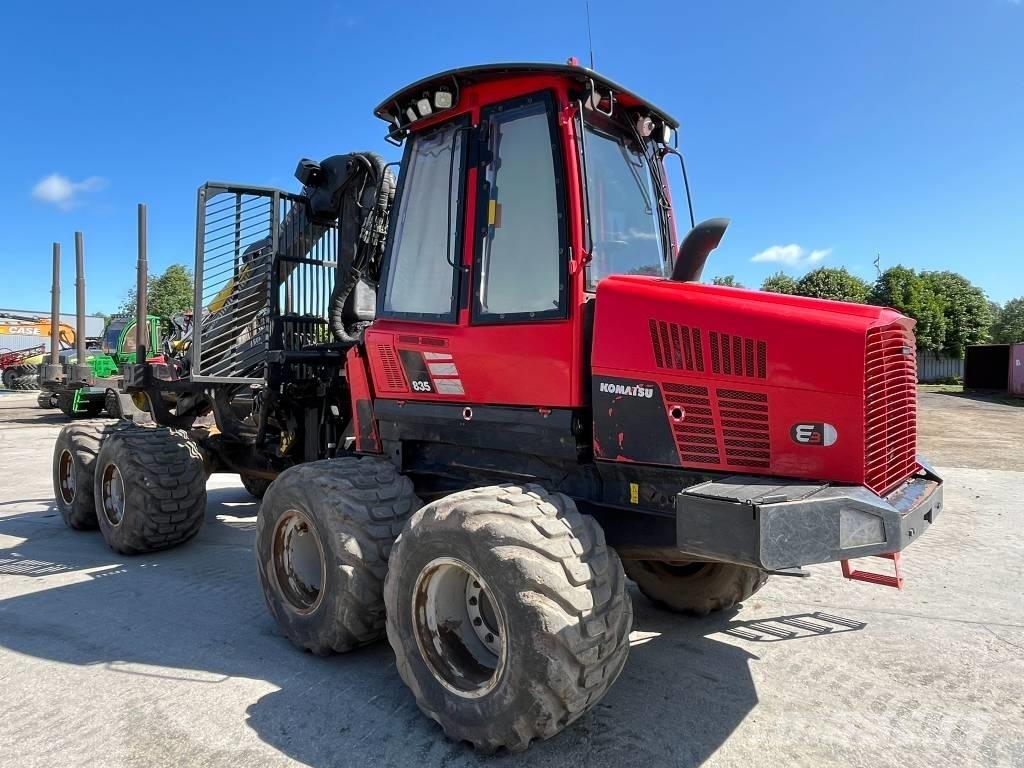 Komatsu 835 Lassbærere