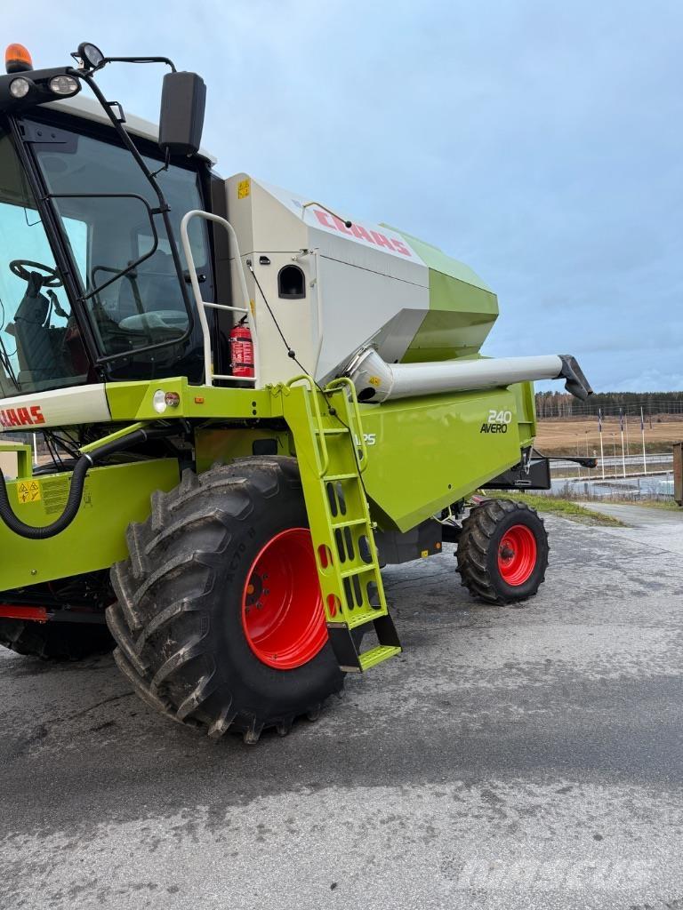CLAAS Avero 240 Skurtreskere