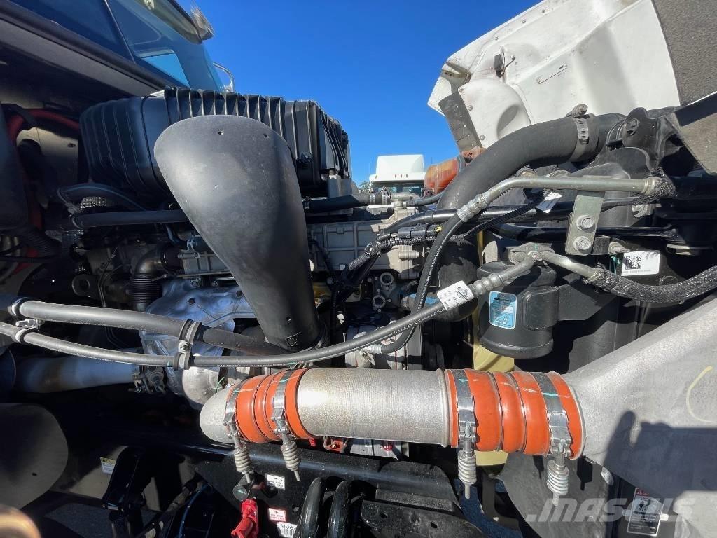 Freightliner 122 SD Trekkvogner