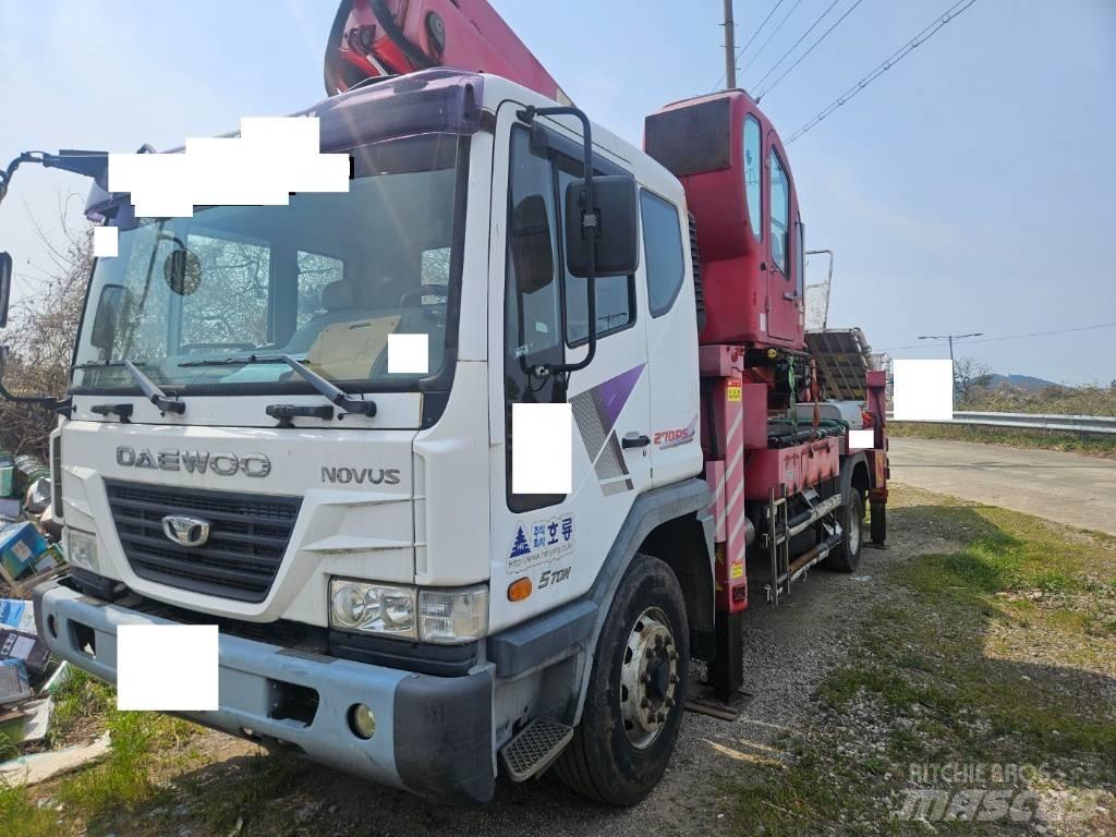 Horyong SKY450 Bilmontert lift