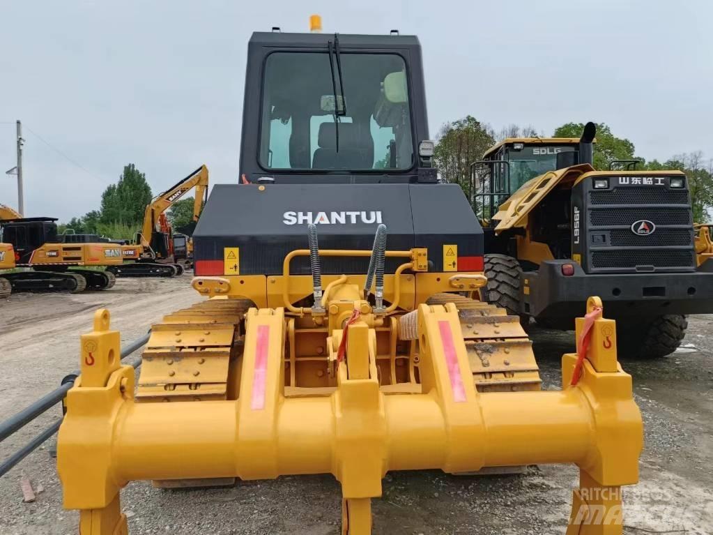 Shantui D16 Dozere Beltegående