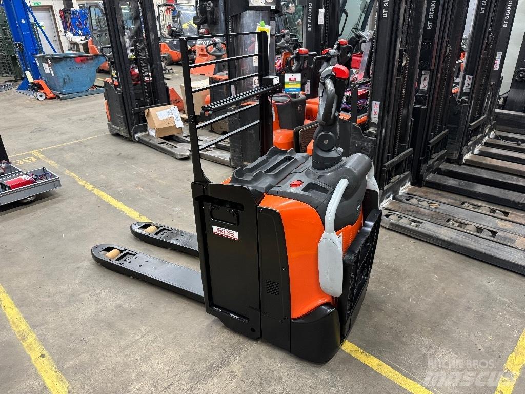 Toyota LPE220 Lavtløftende truck med platform