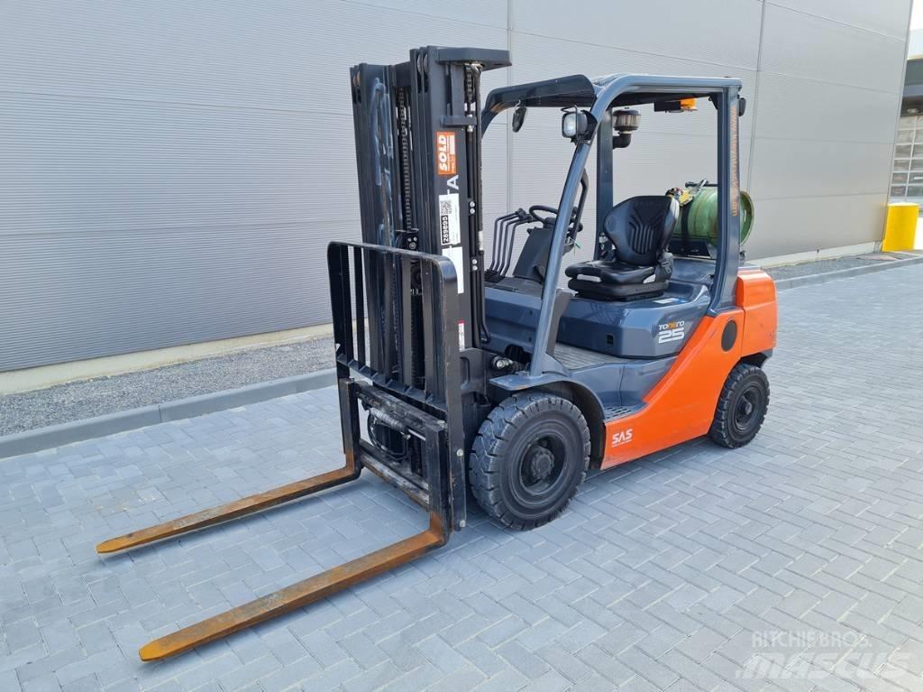 Toyota 02-8 FG F 25 Propan trucker