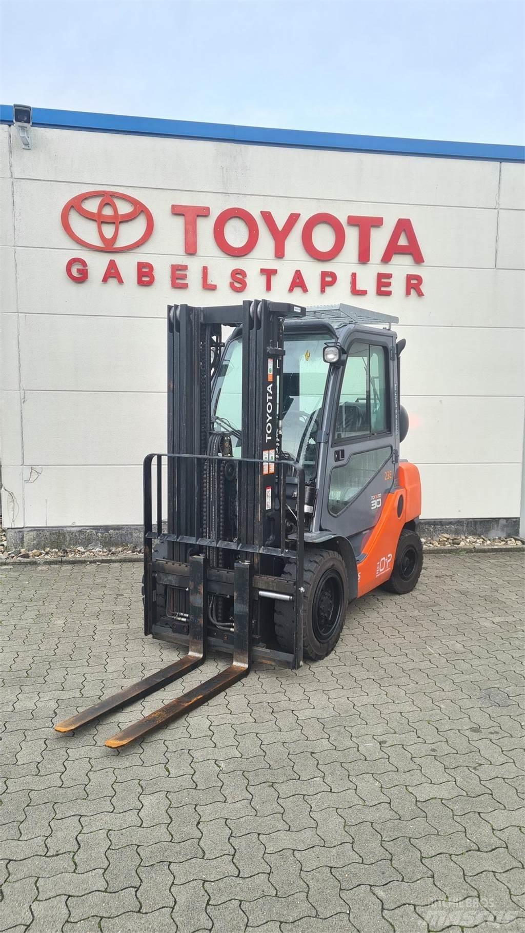 Toyota 02-8FGF30 Propan trucker