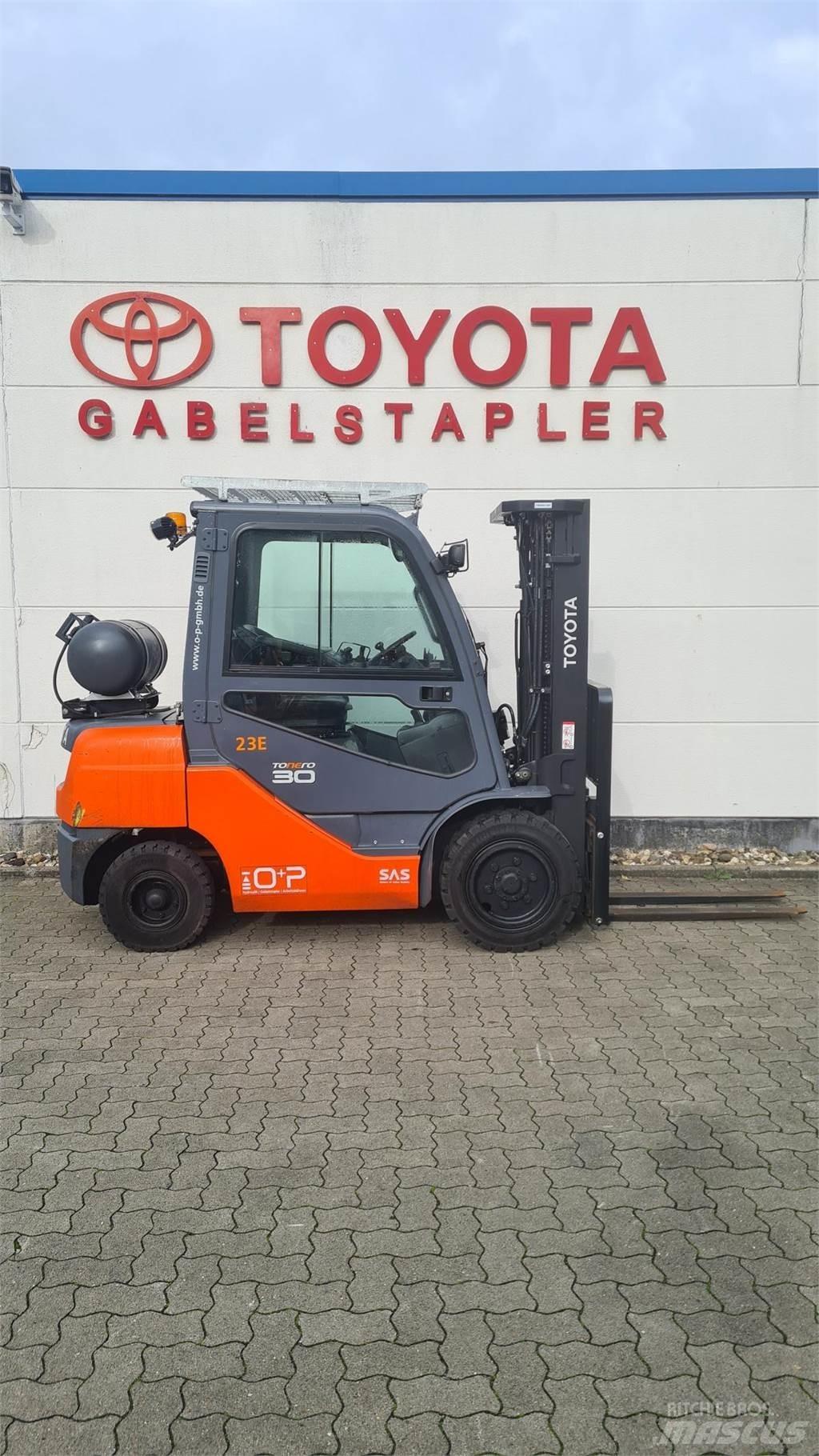 Toyota 02-8FGF30 Propan trucker