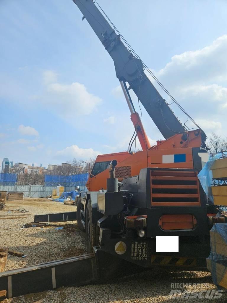Komatsu LW 250 Røff terreng kraner