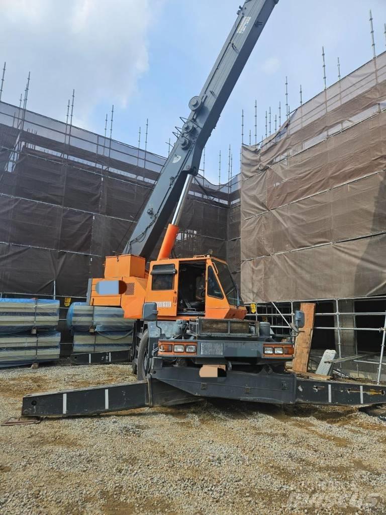 Komatsu LW 250 Røff terreng kraner