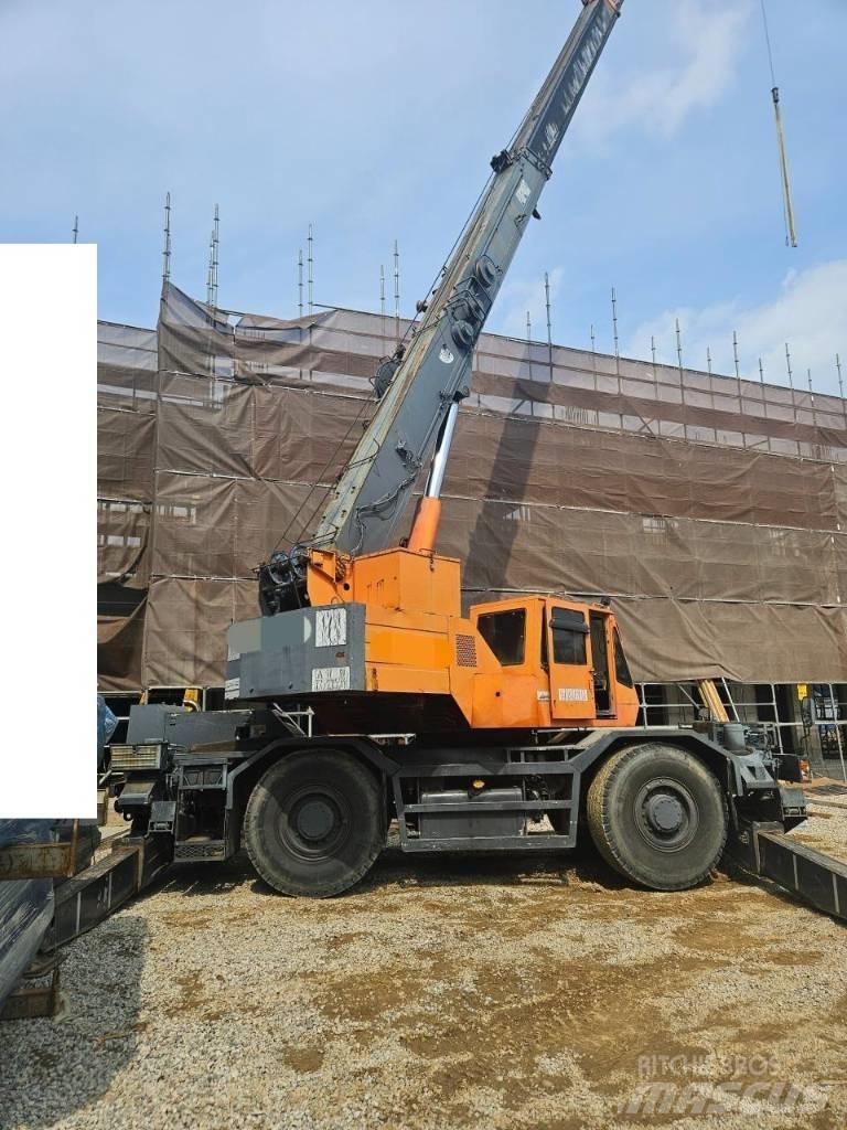 Komatsu LW 250 Røff terreng kraner