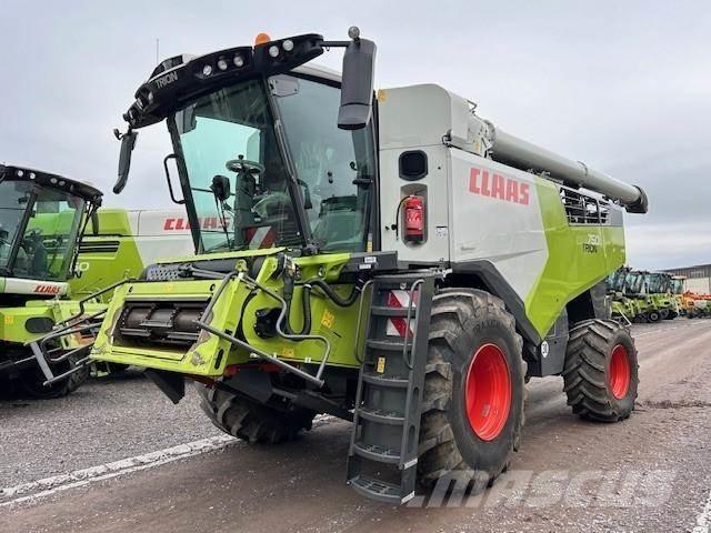 CLAAS TRION 750 Skurtreskere