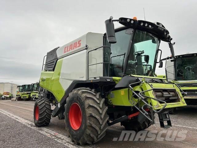 CLAAS TRION 750 Skurtreskere