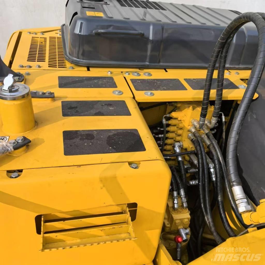 Komatsu PC 130-7 Beltegraver