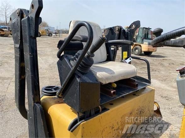 CAT CB24 Valsetog