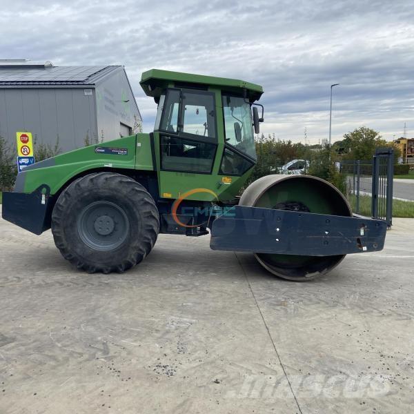 Dynapac CA302D Hjullaster til komprimering