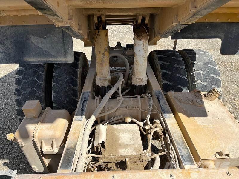 CAT 771D Tipptrucker