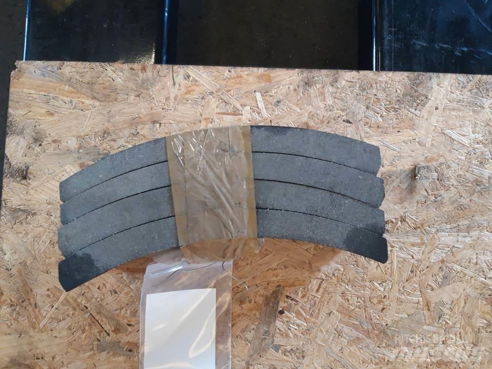 CAT 966C Belter, kjettinger og understell