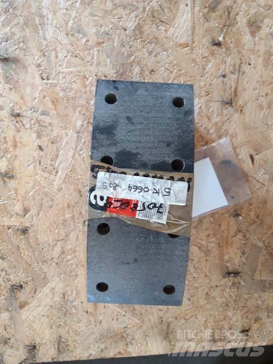 CAT 966C Belter, kjettinger og understell