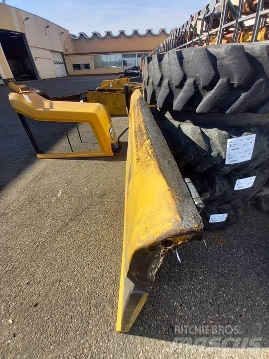 CAT M320F Førerhus og Interiør