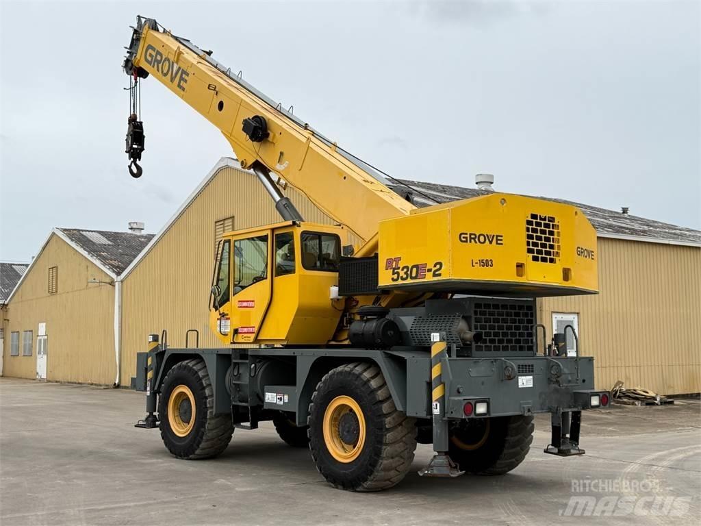 Grove RT530E-2 Røff terreng kraner
