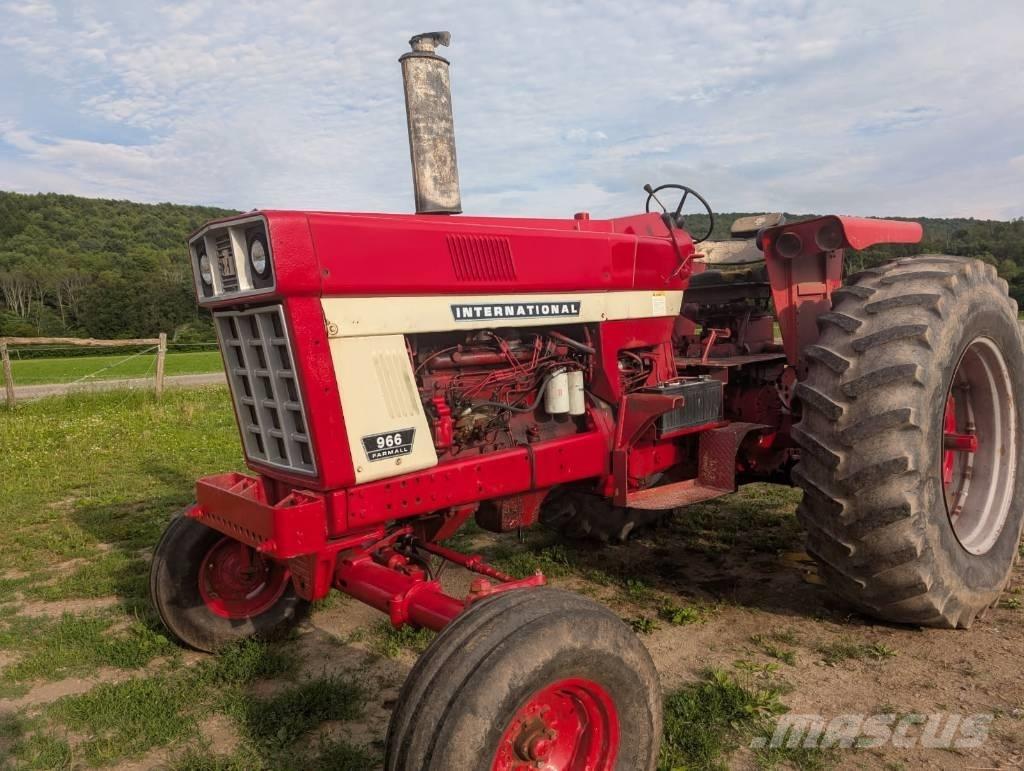 International 966 Traktorer