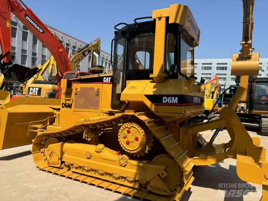 CAT D 6 M XL Dozere Beltegående