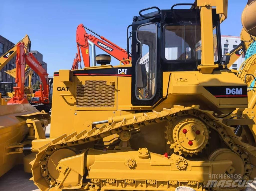 CAT D 6 M XL Dozere Beltegående