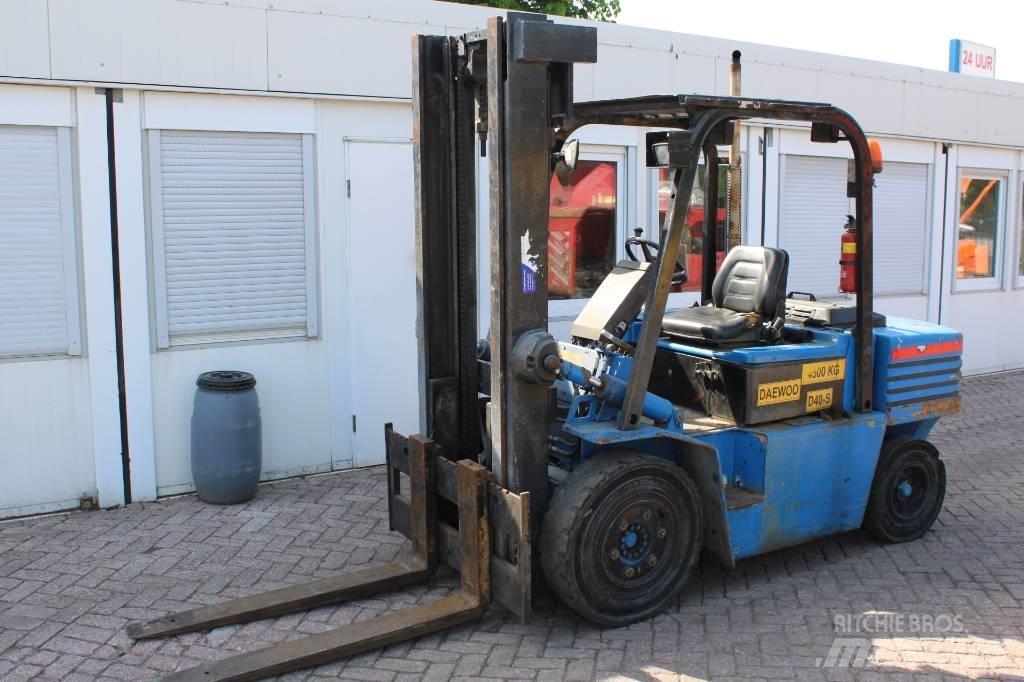 Daewoo D 40 S Diesel Trucker