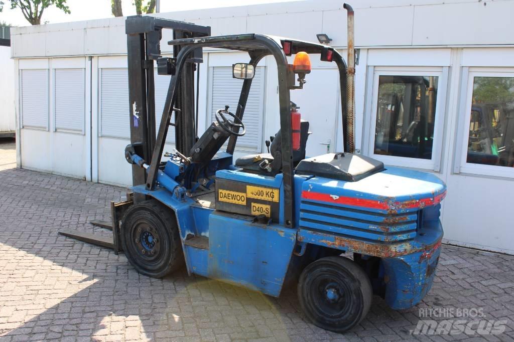 Daewoo D 40 S Diesel Trucker