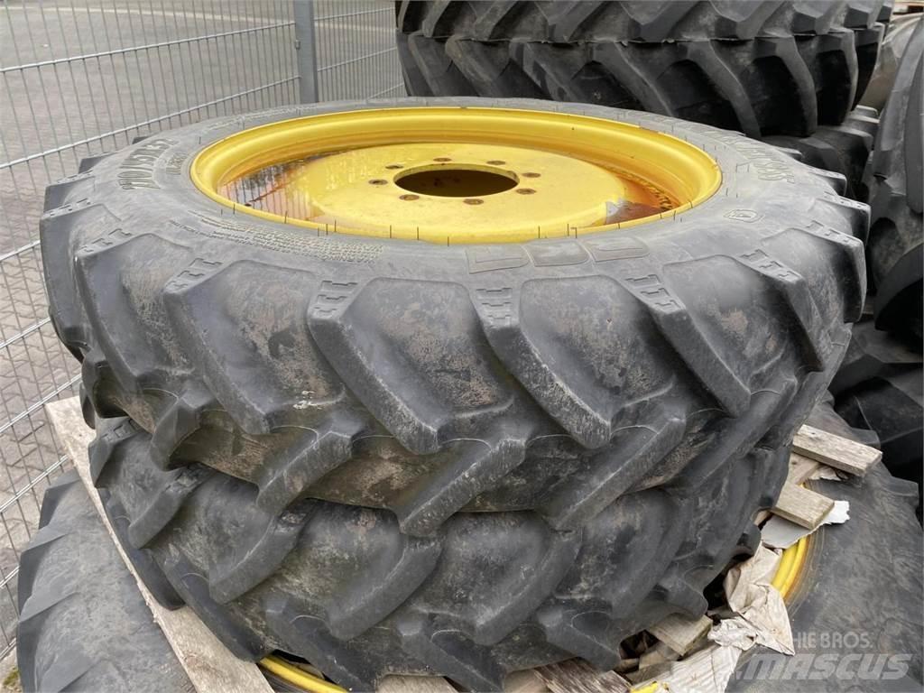 BKT 270/95R32 Dekk, hjul og felger