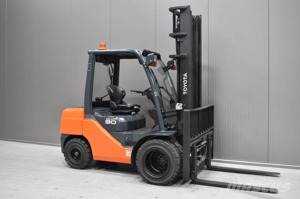 Toyota 02-8FDF30 Diesel Trucker