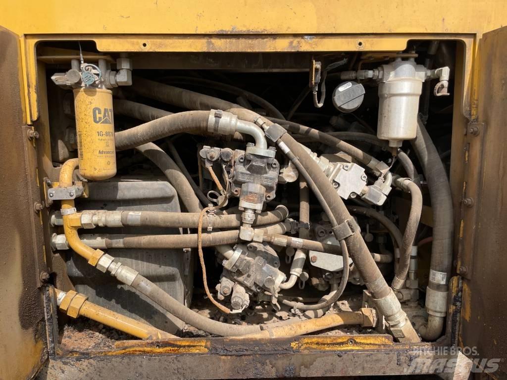 CAT AP555F Asfaltutleggere