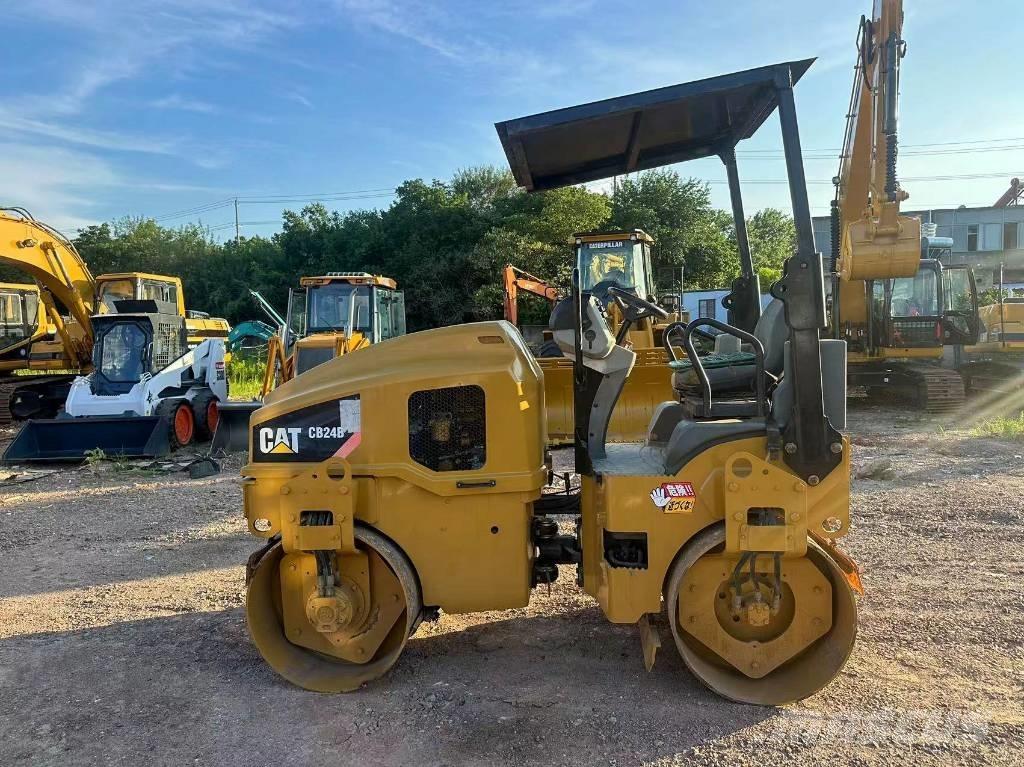 CAT CB 24 B Tandem Valser