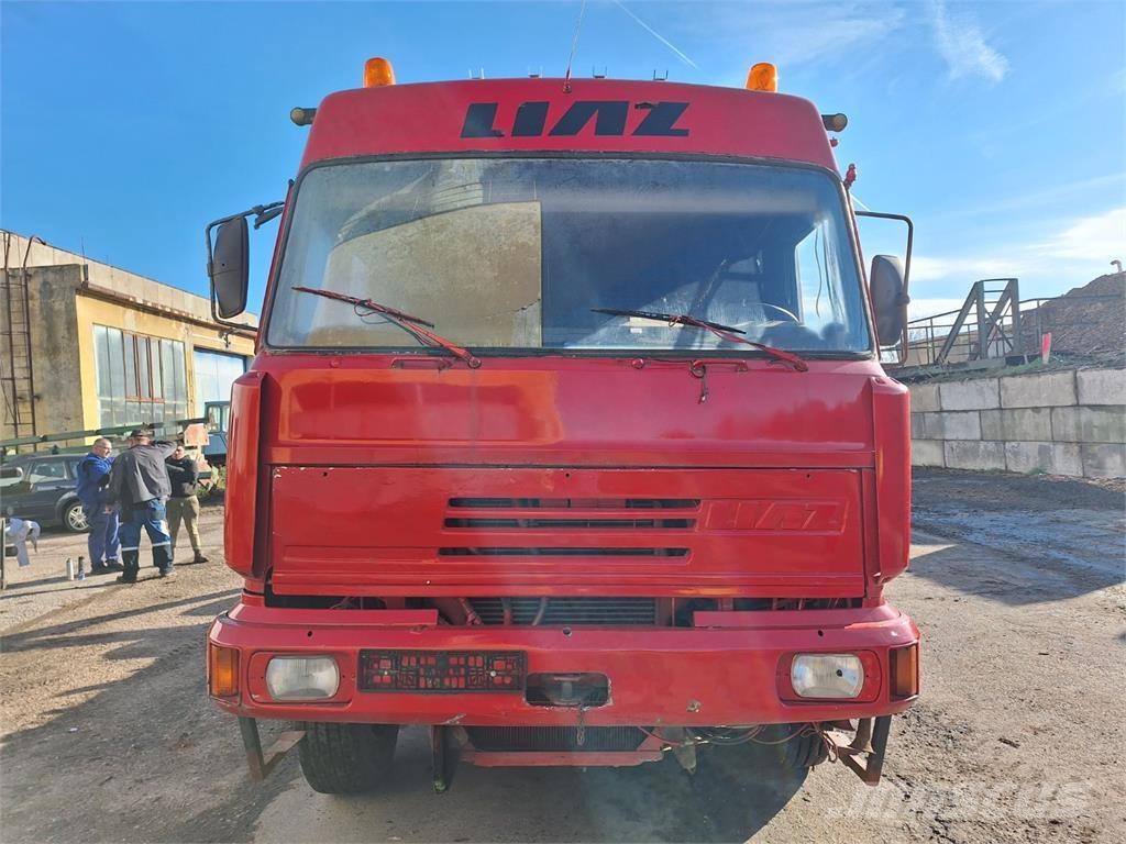 Liaz 24.33 PZV 6X2 Chassis