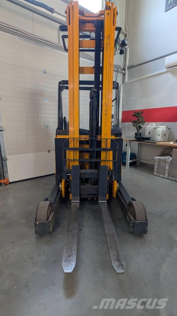 Jungheinrich ETV 325 Skyvemasttruck