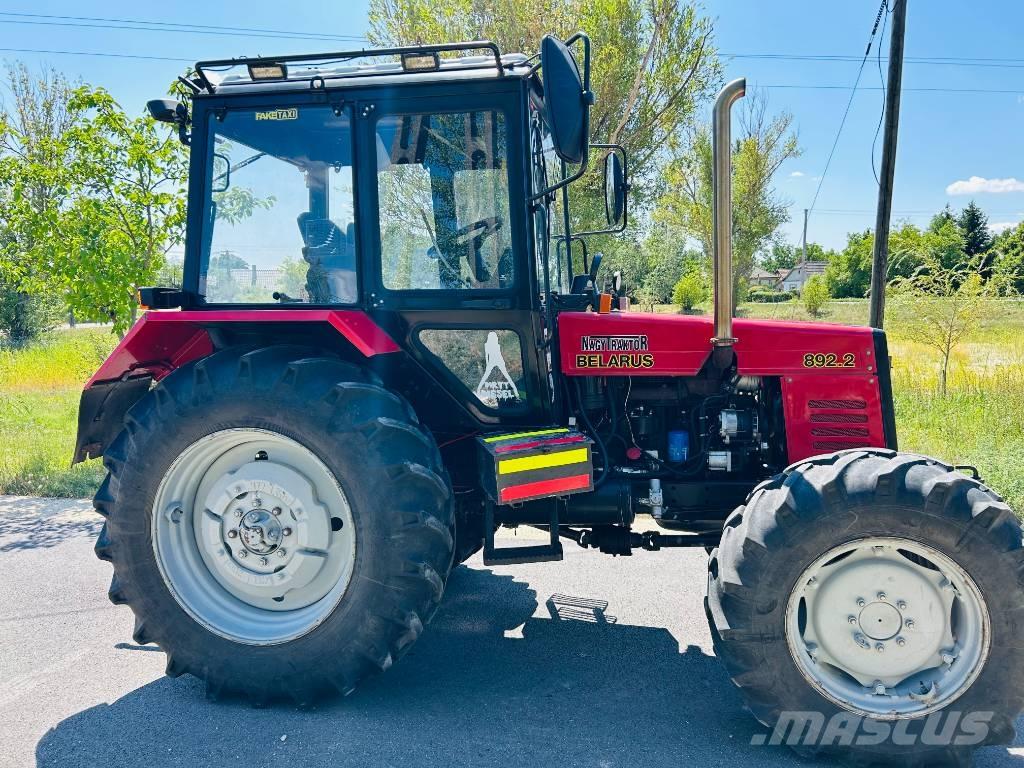 MTZ 892.2 Traktor med skogsutstyr