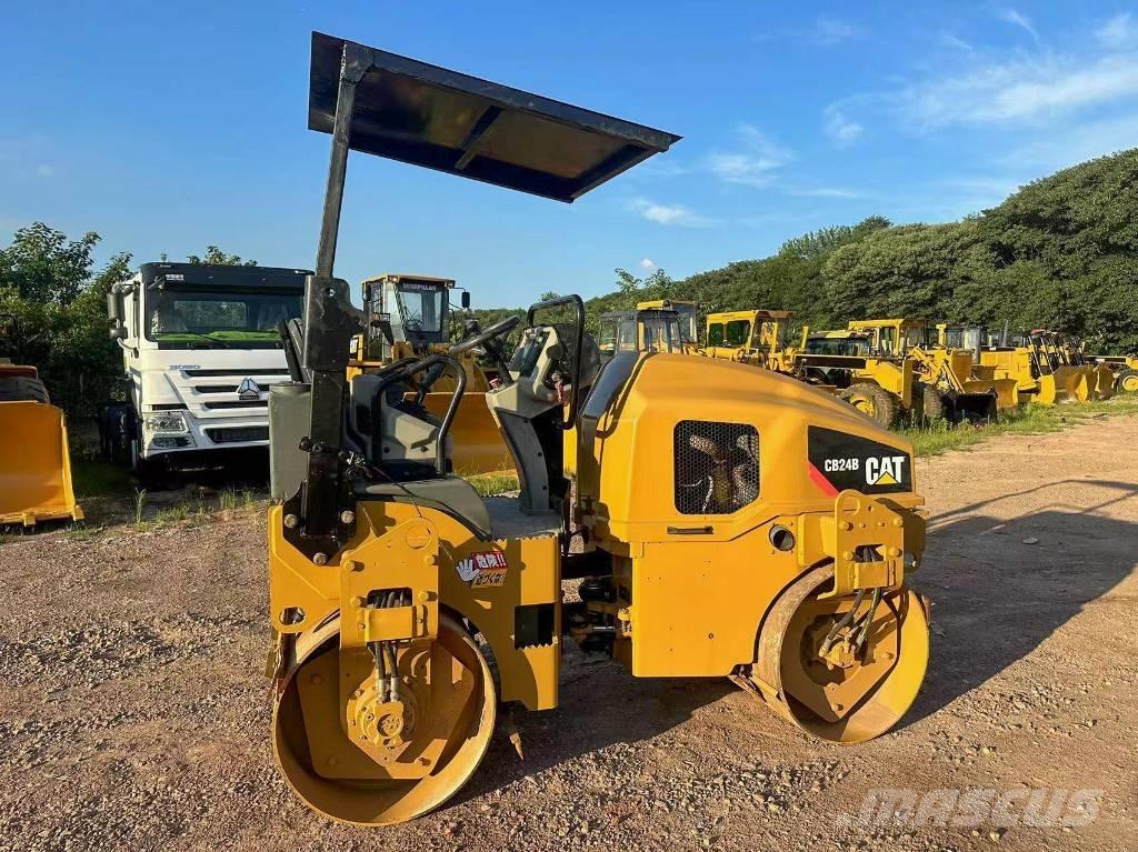 CAT CB 24 B Tandem Valser