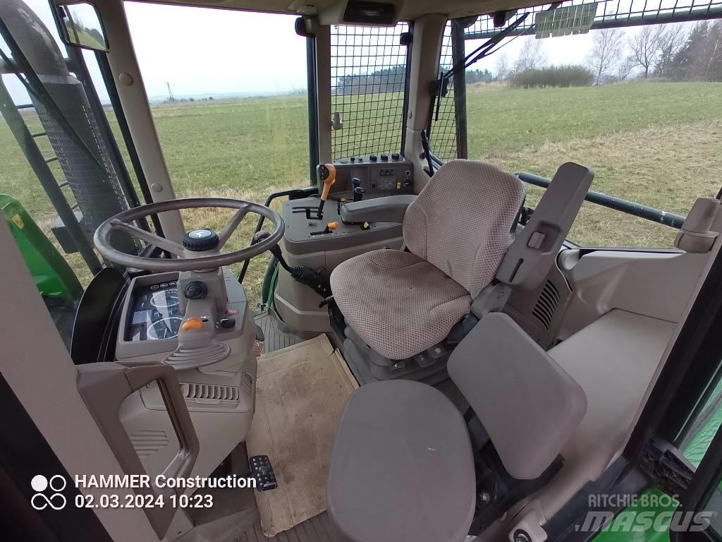 John Deere 6115M Traktor med skogsutstyr