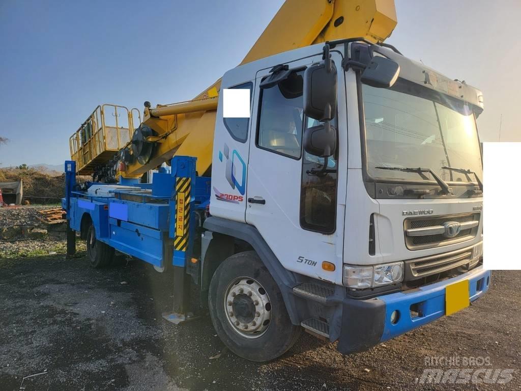 Jinwoo JW450 Bilmontert lift