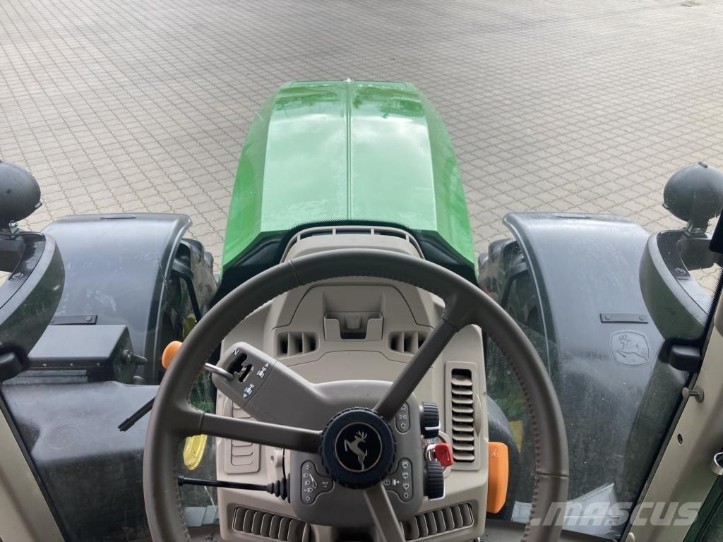 John Deere 6M240 Traktorer