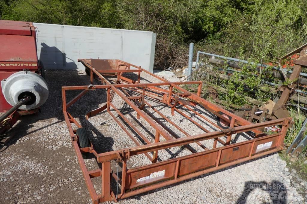 Brown bale sledge Svanser