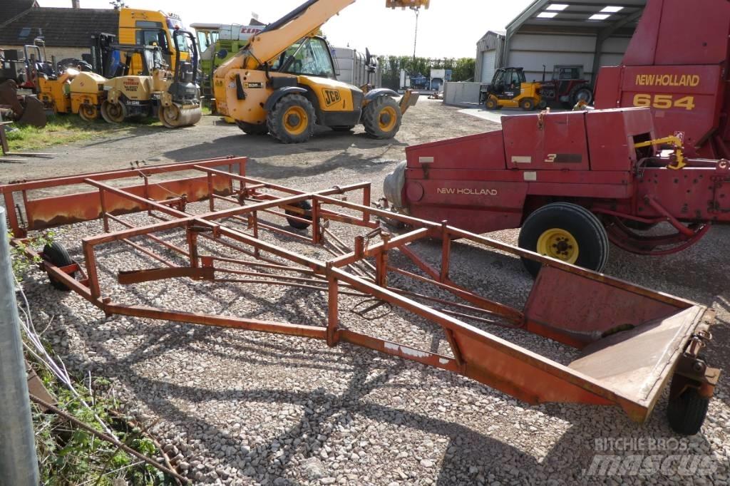 Brown bale sledge Svanser