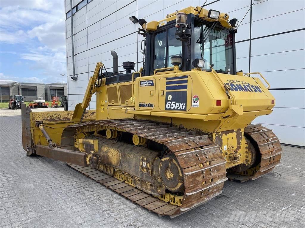 Komatsu D65PXI-18 Dozere Beltegående