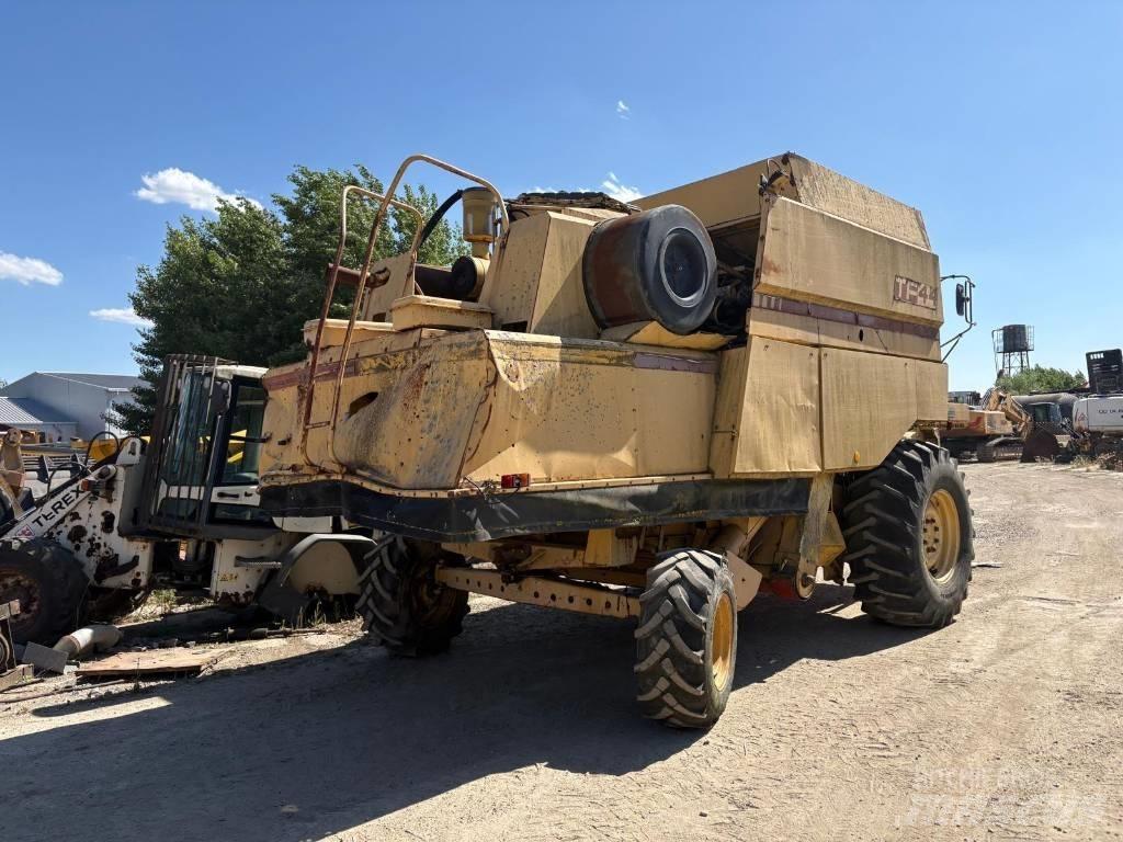 New Holland TF 42 Skurtreskere