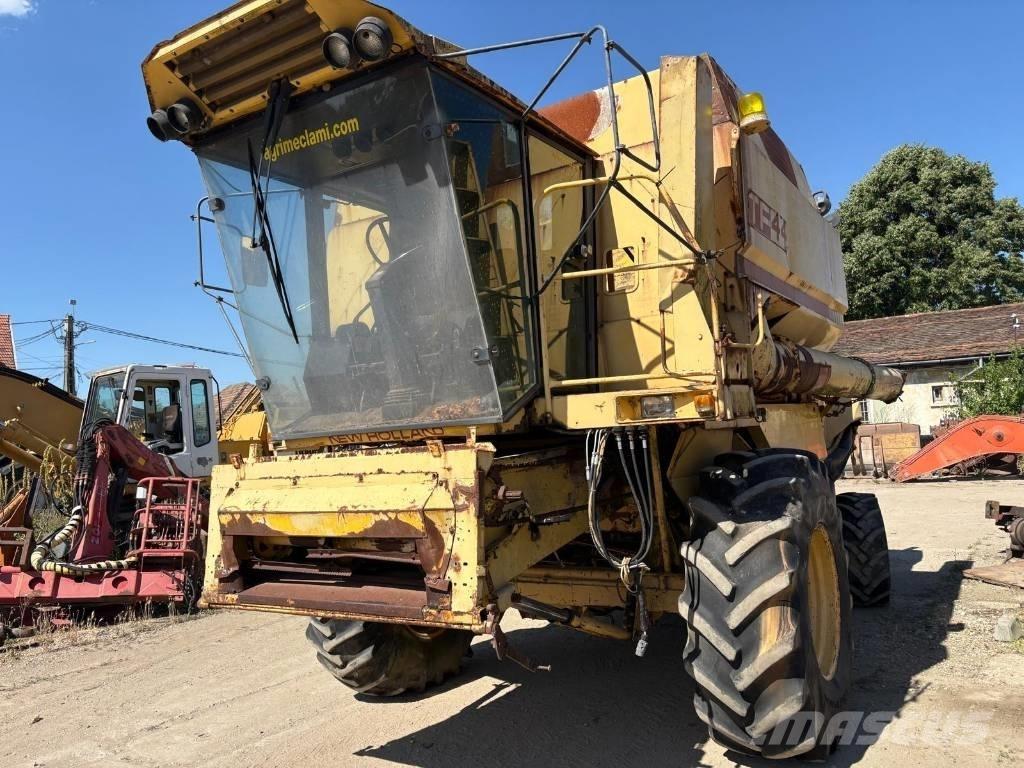 New Holland TF 44 Skurtreskere