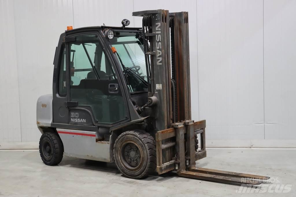 Nissan FGD02A30Q Diesel Trucker