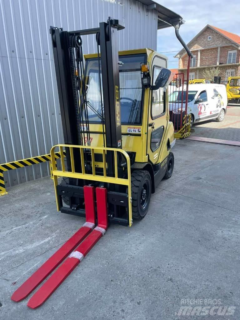 Hyster H2.5UT Diesel Trucker
