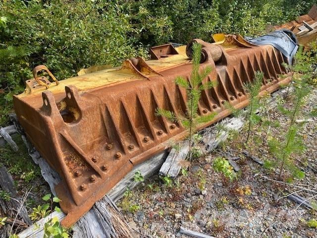 Komatsu D 155 AX Kniver