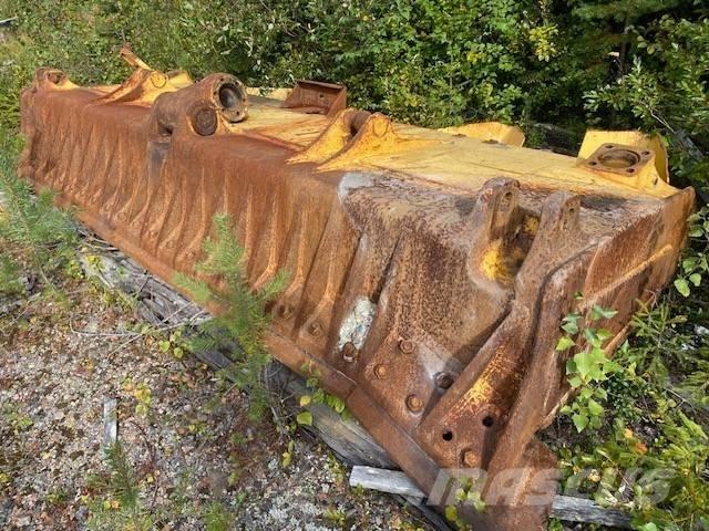 Komatsu D 155 AX Kniver