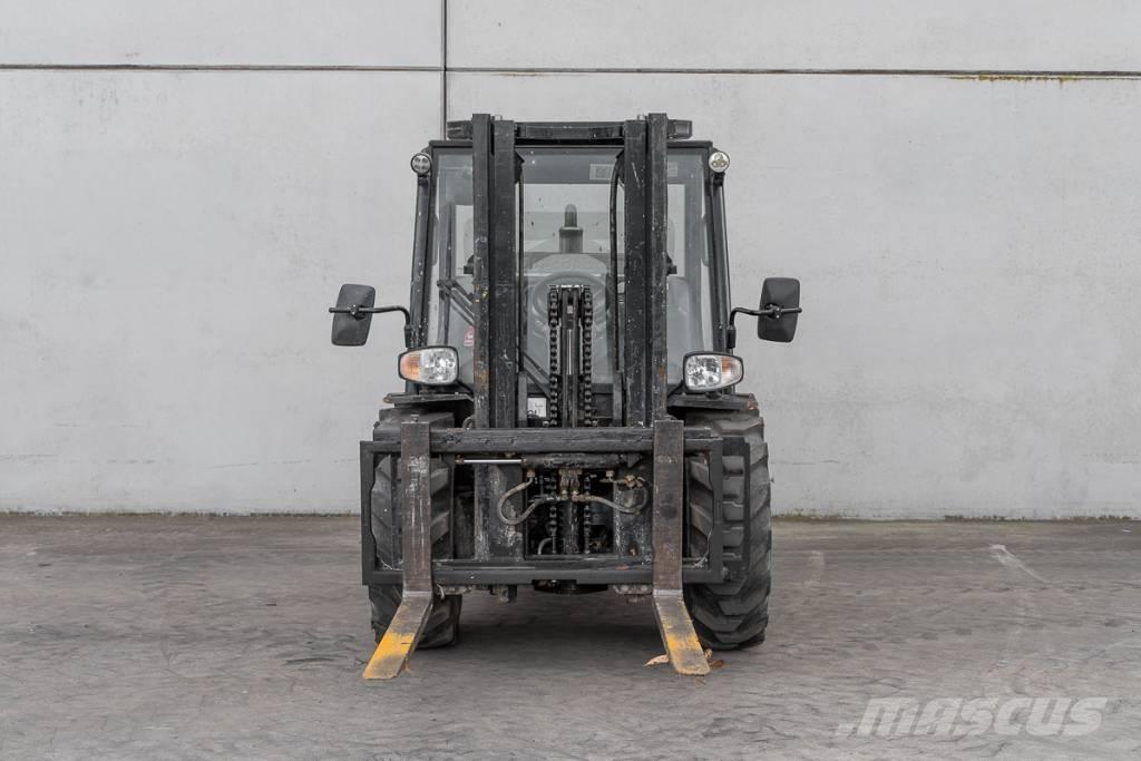 Manitou MC 30-4 Diesel Trucker